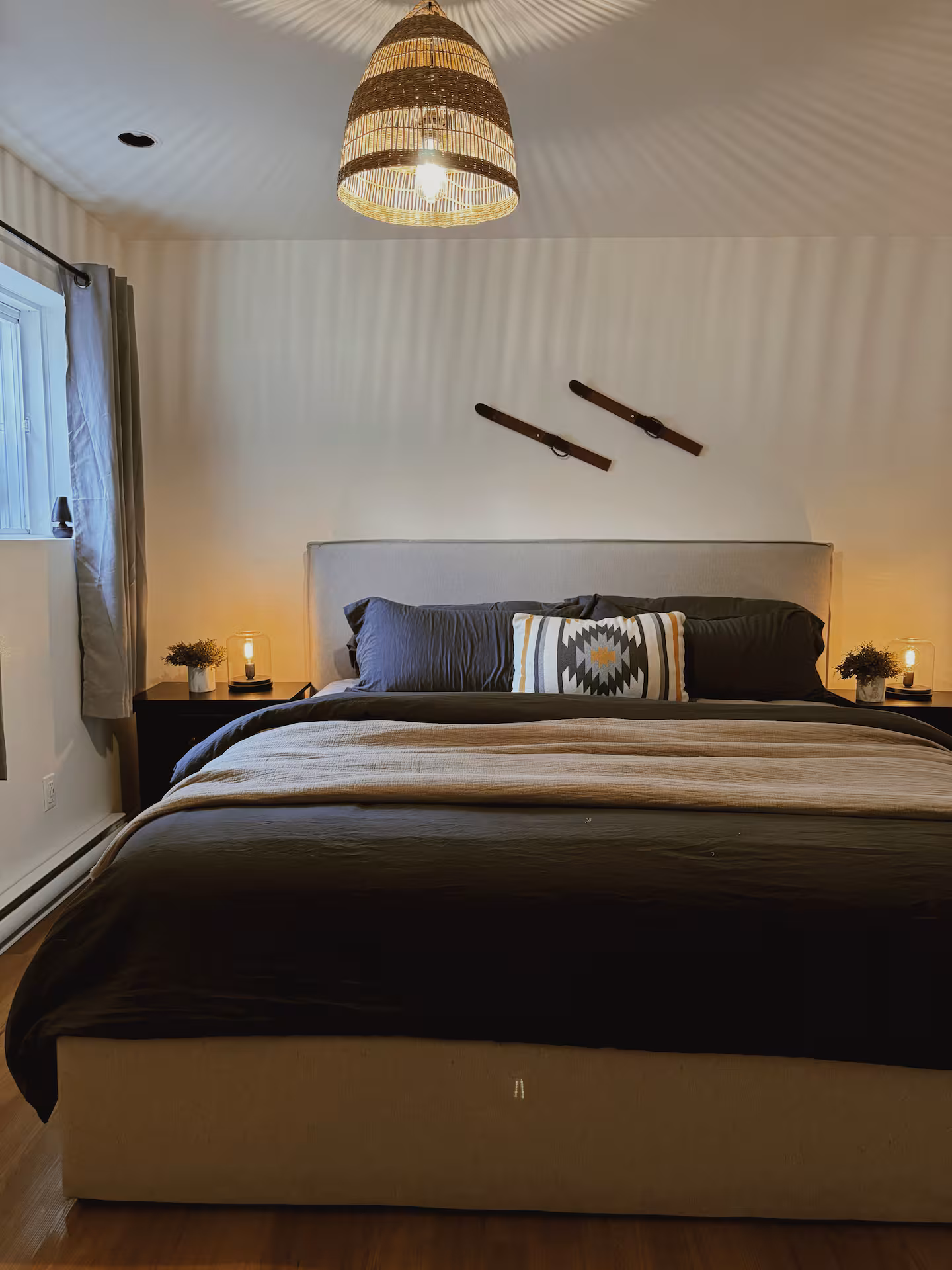 Chambre lit King size appartement lodge Mont-Tremblant